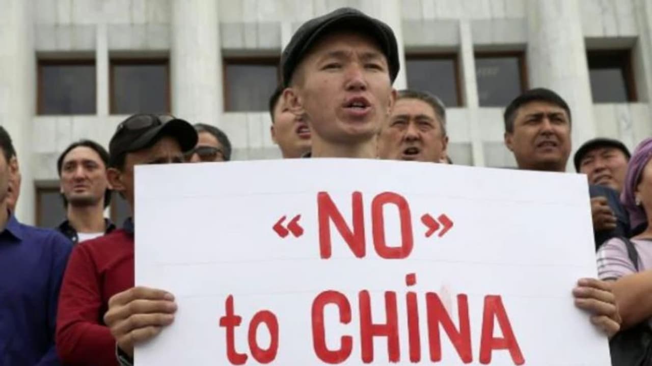 विवाद: भारत के बाद अब चीन ने भूटान की जमीन पर अपना दावा ठोका, मिला मुंहतोड़ जवाब विवाद: भारत के बाद अब चीन ने भूटान की जमीन पर अपना दावा ठोका, मिला मुंहतोड़ जवाब