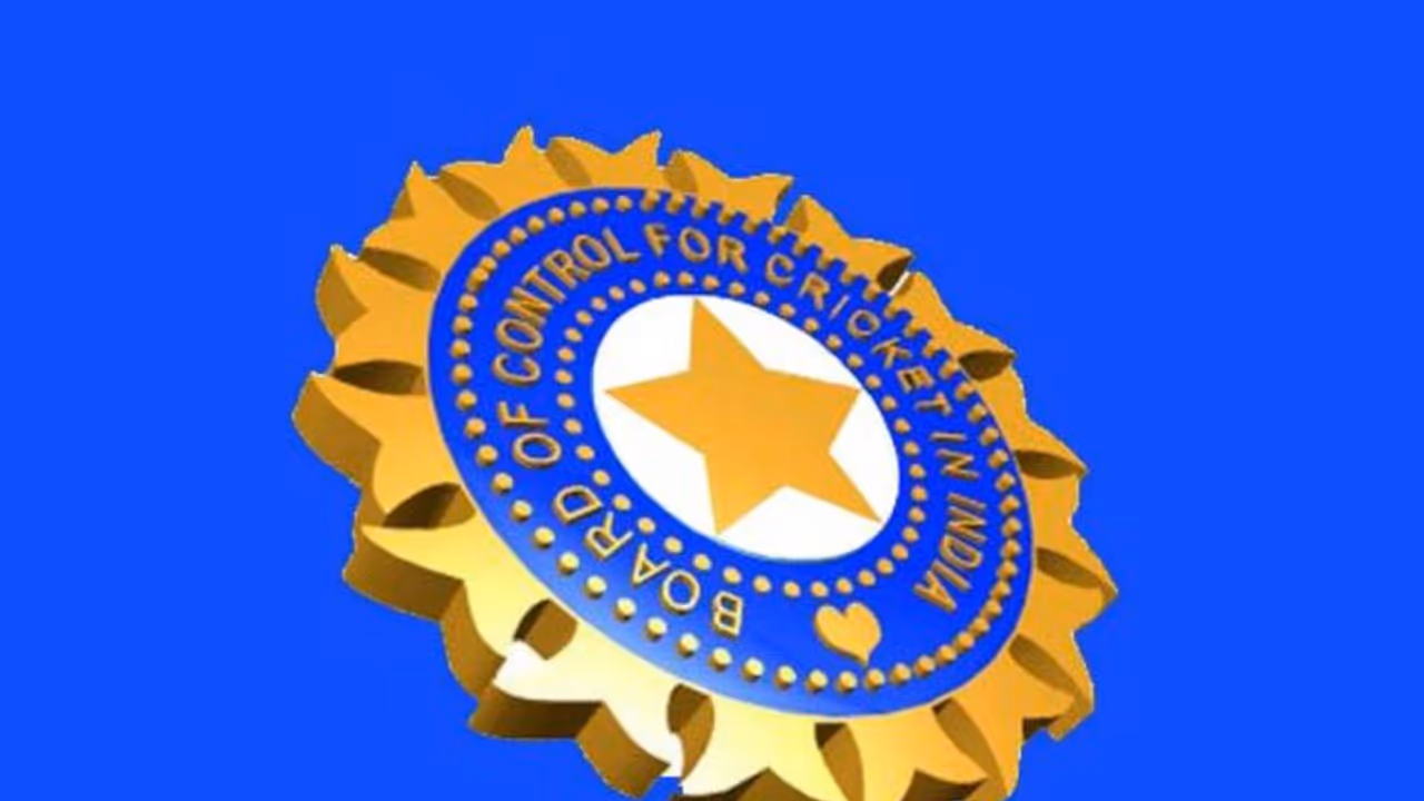 কোহলিদের দশ মাসের মাইনে এখনও বাকি বকেয়া রেখেছে বিসিসিআই কোহলিদের দশ মাসের মাইনে এখনও বাকি বকেয়া রেখেছে বিসিসিআই