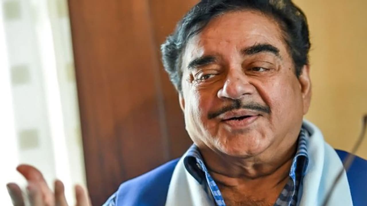 चीनी लोग आखिर क्यों नहीं खेलते क्रिकेट, शत्रुघ्न सिन्हा ने दिया जो जवाब उसे सुन नहीं रोक पाएंगे हंसी चीनी लोग आखिर क्यों नहीं खेलते क्रिकेट, शत्रुघ्न सिन्हा ने दिया जो जवाब उसे सुन नहीं रोक पाएंगे हंसी