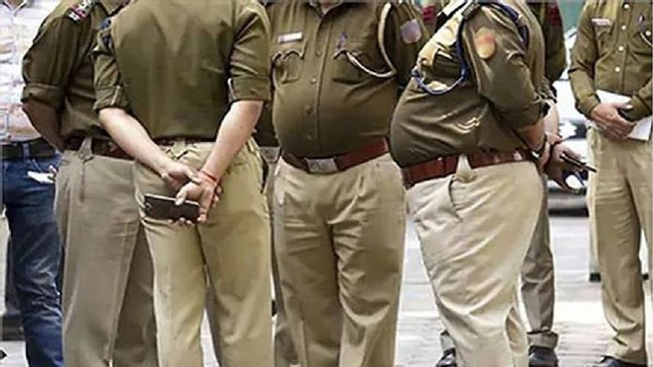 വരൻ മരിച്ചു, വിവാഹത്തിൽ പങ്കെടുത്ത 113 പേർക്ക് കൊവിഡ്; പിതാവിനെതിരെ കൊലക്കുറ്റത്തിന് കേസ് വരൻ മരിച്ചു, വിവാഹത്തിൽ പങ്കെടുത്ത 113 പേർക്ക് കൊവിഡ്; പിതാവിനെതിരെ കൊലക്കുറ്റത്തിന് കേസ്