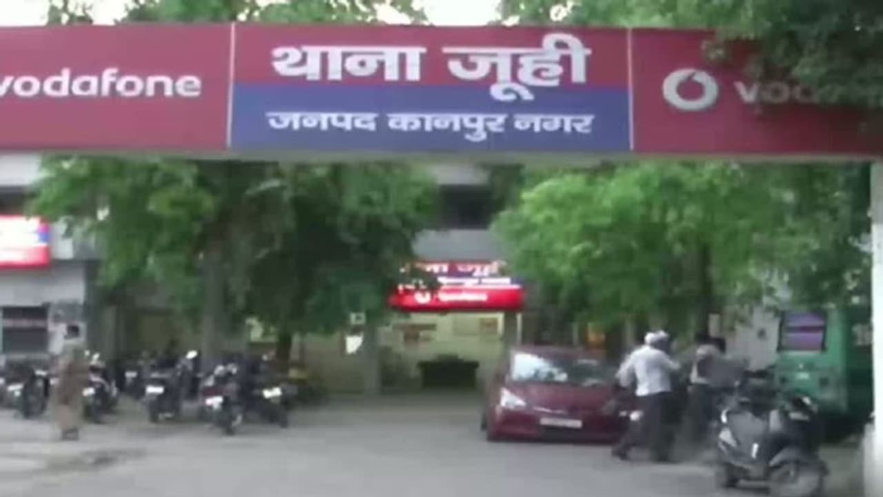 बहू के कमरे में बिना मास्क के घुसे ससुराल वाले, नियम टूटा तो थाने पहुंच गई महिला बहू के कमरे में बिना मास्क के घुसे ससुराल वाले, नियम टूटा तो थाने पहुंच गई महिला