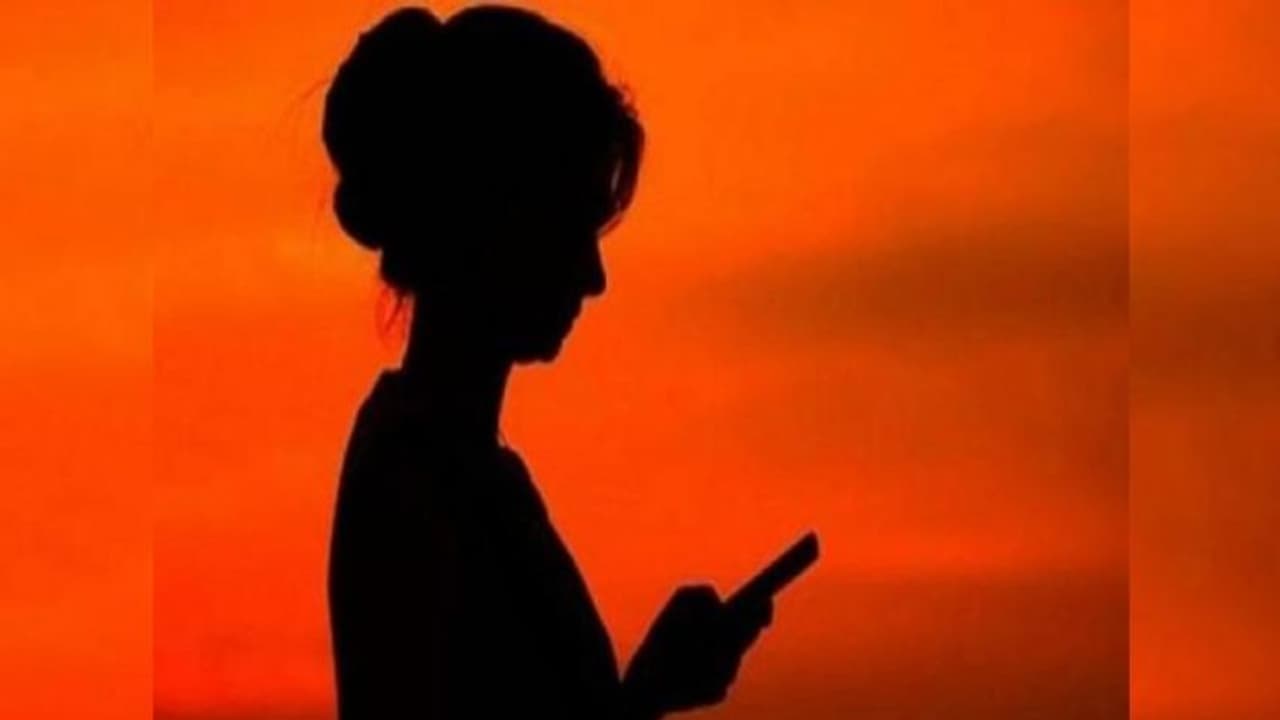 അടിമാലിയിൽ പൊലീസ് ചമഞ്ഞ് വ്യാപാരിയെ ഹണിട്രാപ്പിൽ കുടുക്കി പണം തട്ടാൻ ശ്രമം