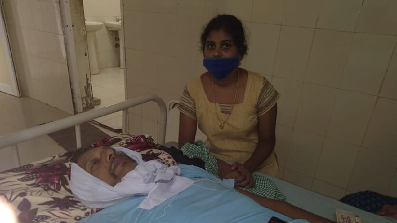 ഇരുമ്പ് ദണ്ഡും മാരകായുധങ്ങളുമായി ദമ്പതികളുടെ വീട് ആക്രമിച്ചു ഇരുമ്പ് ദണ്ഡും മാരകായുധങ്ങളുമായി ദമ്പതികളുടെ വീട് ആക്രമിച്ചു