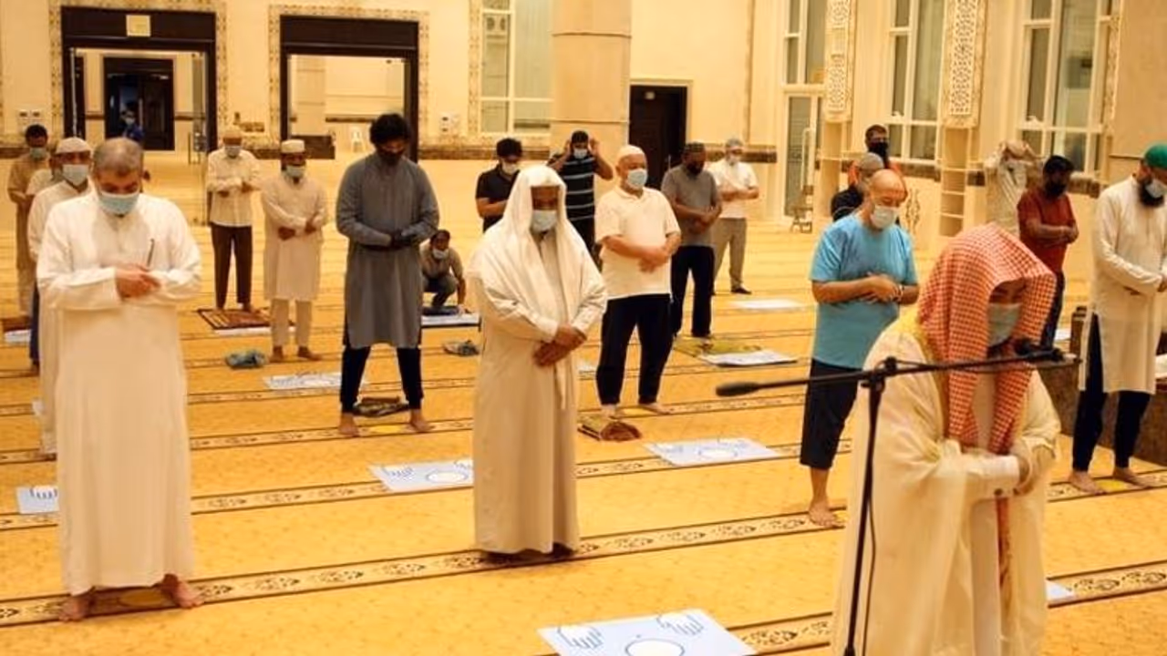 യുഎഇയില് ഓഗസ്റ്റ് മൂന്ന് മുതല് കൂടുതല് ഇളവുകള്; പെരുന്നാള് നമസ്കാരം വീടുകളില് നിര്വഹിക്കണം യുഎഇയില് ഓഗസ്റ്റ് മൂന്ന് മുതല് കൂടുതല് ഇളവുകള്; പെരുന്നാള് നമസ്കാരം വീടുകളില് നിര്വഹിക്കണം