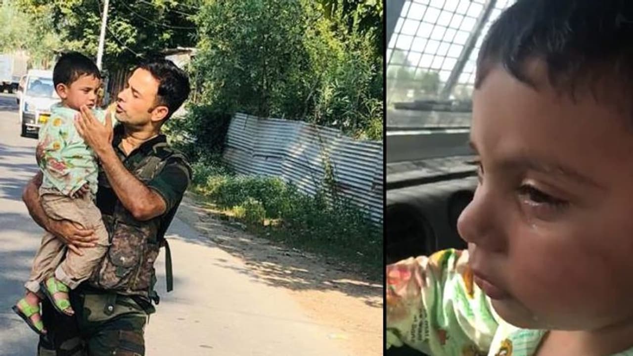 ভূস্বর্গের 'ভয়ঙ্কর' ছবি ভাইরাল নেট দুনিয়ায়, দাদুর রক্তাক্ত দেহ আঁকড়ে আতঙ্কিত ৩ বছরের নাতি ভূস্বর্গের 'ভয়ঙ্কর' ছবি ভাইরাল নেট দুনিয়ায়, দাদুর রক্তাক্ত দেহ আঁকড়ে আতঙ্কিত ৩ বছরের নাতি