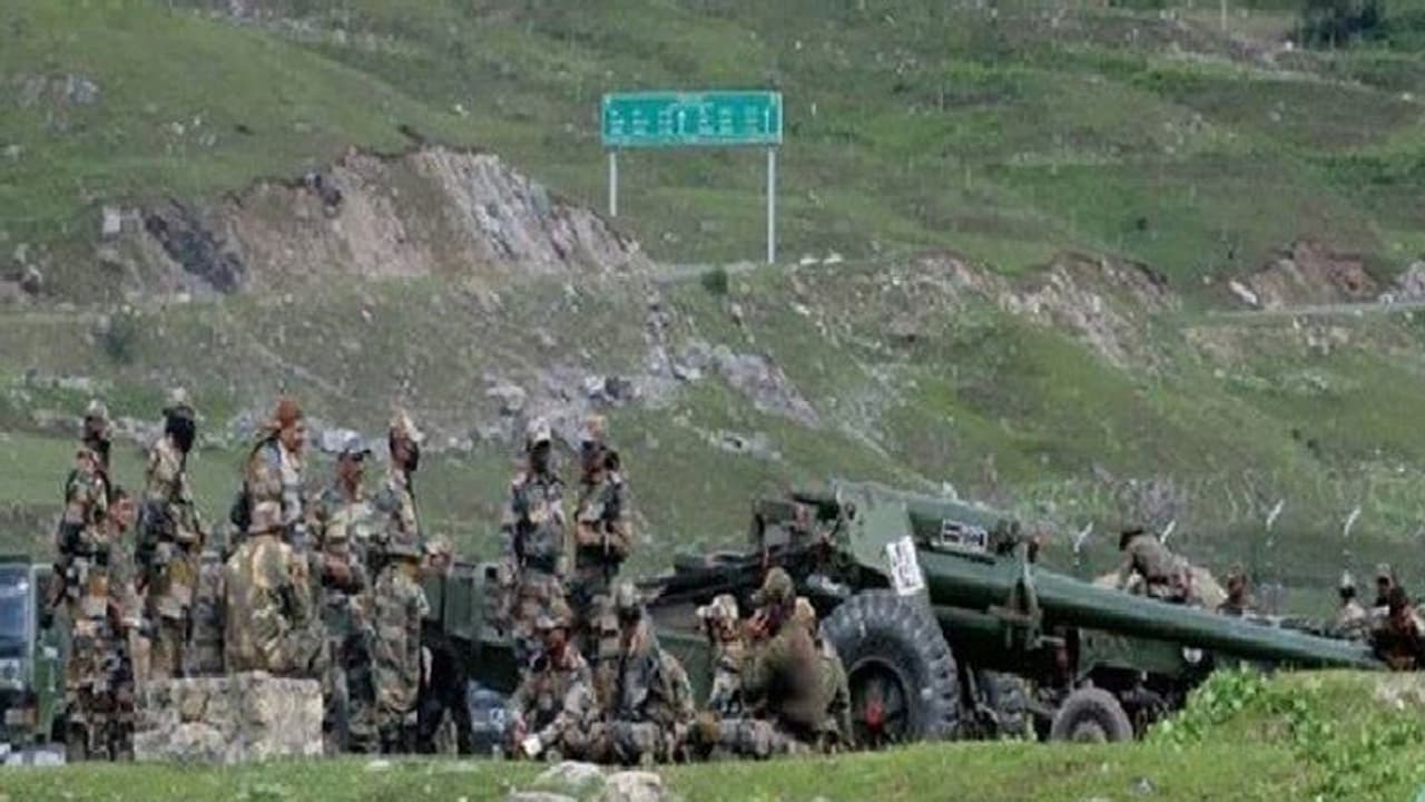 സേനാ വിഭാഗങ്ങൾക്ക് ആയുധങ്ങൾ വാങ്ങാൻ 70,500 കോടി രൂപയുടെ പദ്ധതിക്ക് അംഗീകാരം സേനാ വിഭാഗങ്ങൾക്ക് ആയുധങ്ങൾ വാങ്ങാൻ 70,500 കോടി രൂപയുടെ പദ്ധതിക്ക് അംഗീകാരം