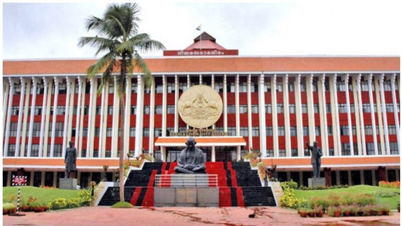 നിയമസഭയിലെ മുഴുവൻ ജീവനക്കാരും തിങ്കളാഴ്ച മുതൽ ജോലിക്ക് എത്തണം