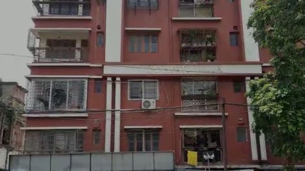 মৃত্যুর পর ২ দিন বাড়ির ফ্রিজে করোনা দেহ, অভিযোগ 'সাহায্য মেলেনি স্বাস্থ্য দফতর পুরসভার'