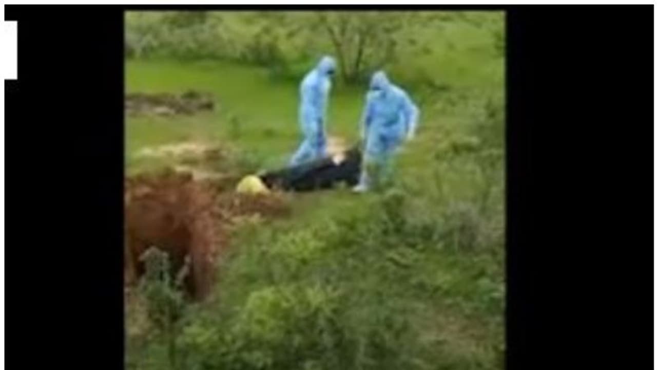 മാനദണ്ഡങ്ങള് പാലിക്കാതെ സംസ്കാരം; കര്ണാടകയില് നിന്ന് ഞെട്ടിക്കുന്ന ദൃശ്യങ്ങള് വീണ്ടും മാനദണ്ഡങ്ങള് പാലിക്കാതെ സംസ്കാരം; കര്ണാടകയില് നിന്ന് ഞെട്ടിക്കുന്ന ദൃശ്യങ്ങള് വീണ്ടും