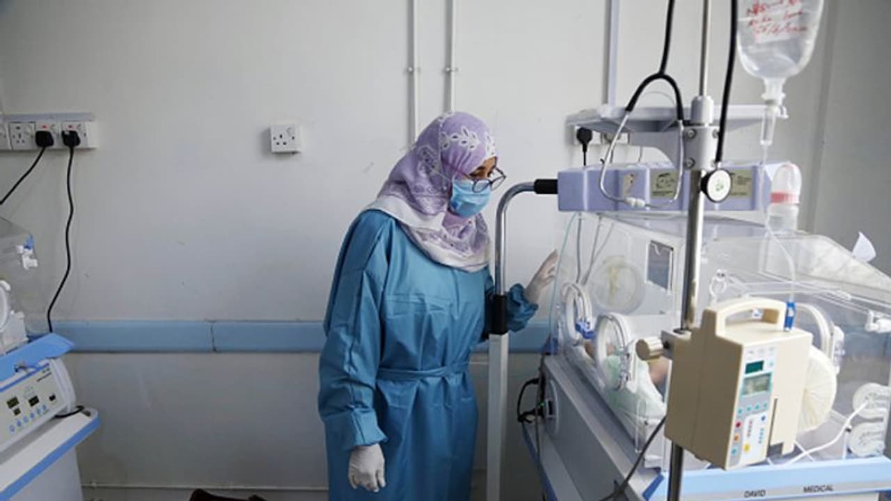 യെമനിൽ കുട്ടികൾ പട്ടിണി കിടന്നു മരിക്കുന്നു, രാജ്യത്തെ തകർത്തെറിഞ്ഞ് മഹാമാരി... യെമനിൽ കുട്ടികൾ പട്ടിണി കിടന്നു മരിക്കുന്നു, രാജ്യത്തെ തകർത്തെറിഞ്ഞ് മഹാമാരി...