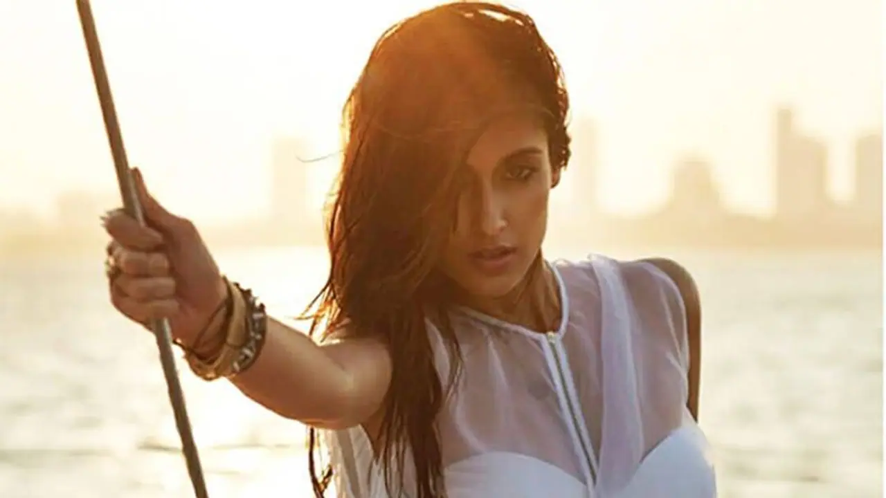 అఫైర్స్ ప్రస్తావన: నెటిజెన్ ప్రశ్నకు ఇలియానా కౌంటర్ అఫైర్స్ ప్రస్తావన: నెటిజెన్ ప్రశ్నకు ఇలియానా కౌంటర్