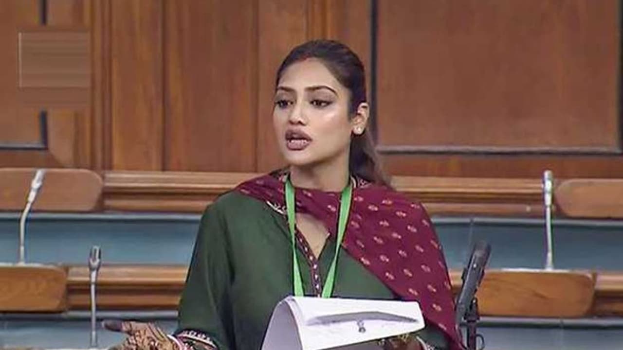 टिक टॉक बैन की एक्ट्रेस ने की नोटबंदी से तुलना, बोली बेरोजगारों का क्या होगा? टिक टॉक बैन की एक्ट्रेस ने की नोटबंदी से तुलना, बोली बेरोजगारों का क्या होगा?