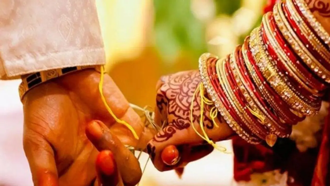 महिलाओं पर कमेंट पर दूल्हे के पिता ने की आपत्ति, दुल्हन पक्ष ने कर दी पिटाई, दूल्हा पिता भाई पहुंचे अस्पताल