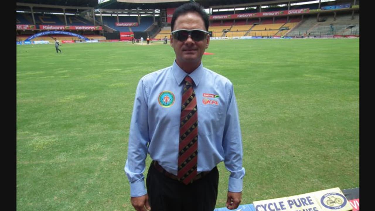 மாடியிலிருந்து விழுந்து இந்திய அணியின் முன்னாள் வீரர் டேவிட் ஜான்சன் உயிரிழப்பு: தற்கொலையா? போலீஸ் விசாரணை! மாடியிலிருந்து விழுந்து இந்திய அணியின் முன்னாள் வீரர் டேவிட் ஜான்சன் உயிரிழப்பு: தற்கொலையா? போலீஸ் விசாரணை!