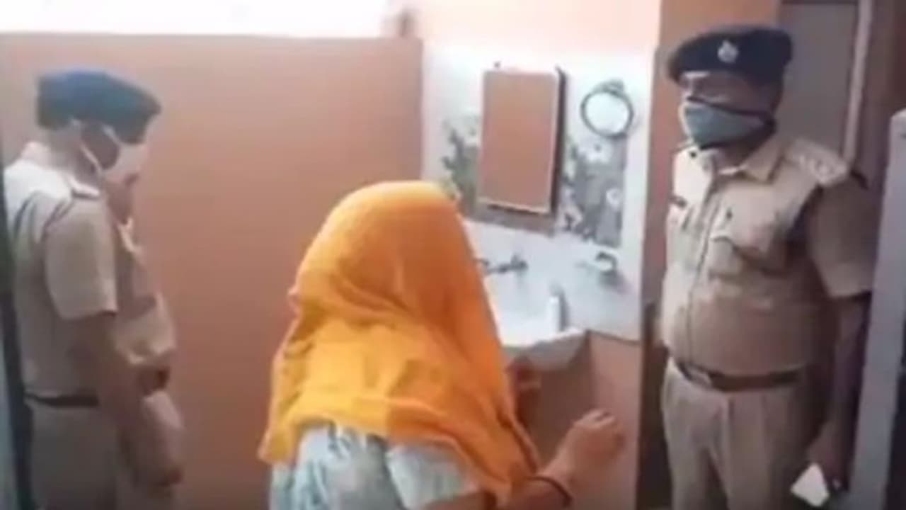 बड़ी शातिर निकली ये बहू, फुल प्लानिंग कर अपने ही घर को कर दिया बर्बाद, पढ़ें महिला का कारनामा बड़ी शातिर निकली ये बहू, फुल प्लानिंग कर अपने ही घर को कर दिया बर्बाद, पढ़ें महिला का कारनामा