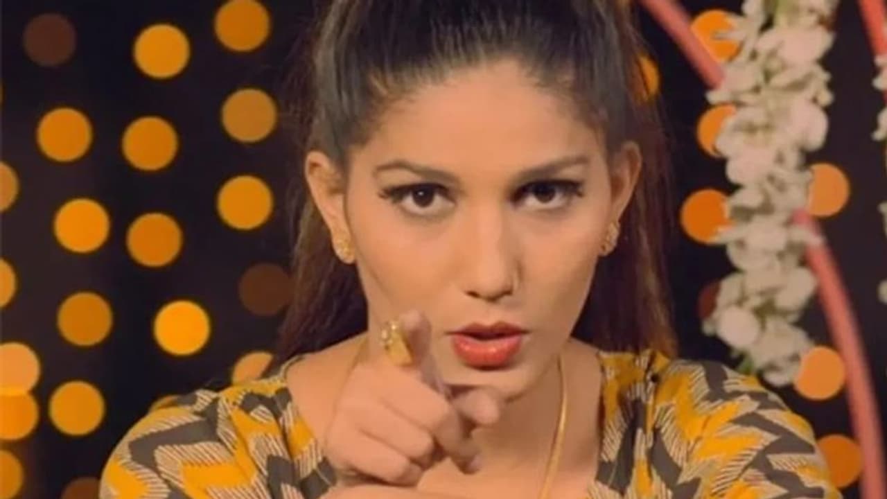 टिक टॉक पर थे सपना चौधरी के लाखों फॉलोअर्स, ऐप बैन होने पर कह दी ये बड़ी बात टिक टॉक पर थे सपना चौधरी के लाखों फॉलोअर्स, ऐप बैन होने पर कह दी ये बड़ी बात