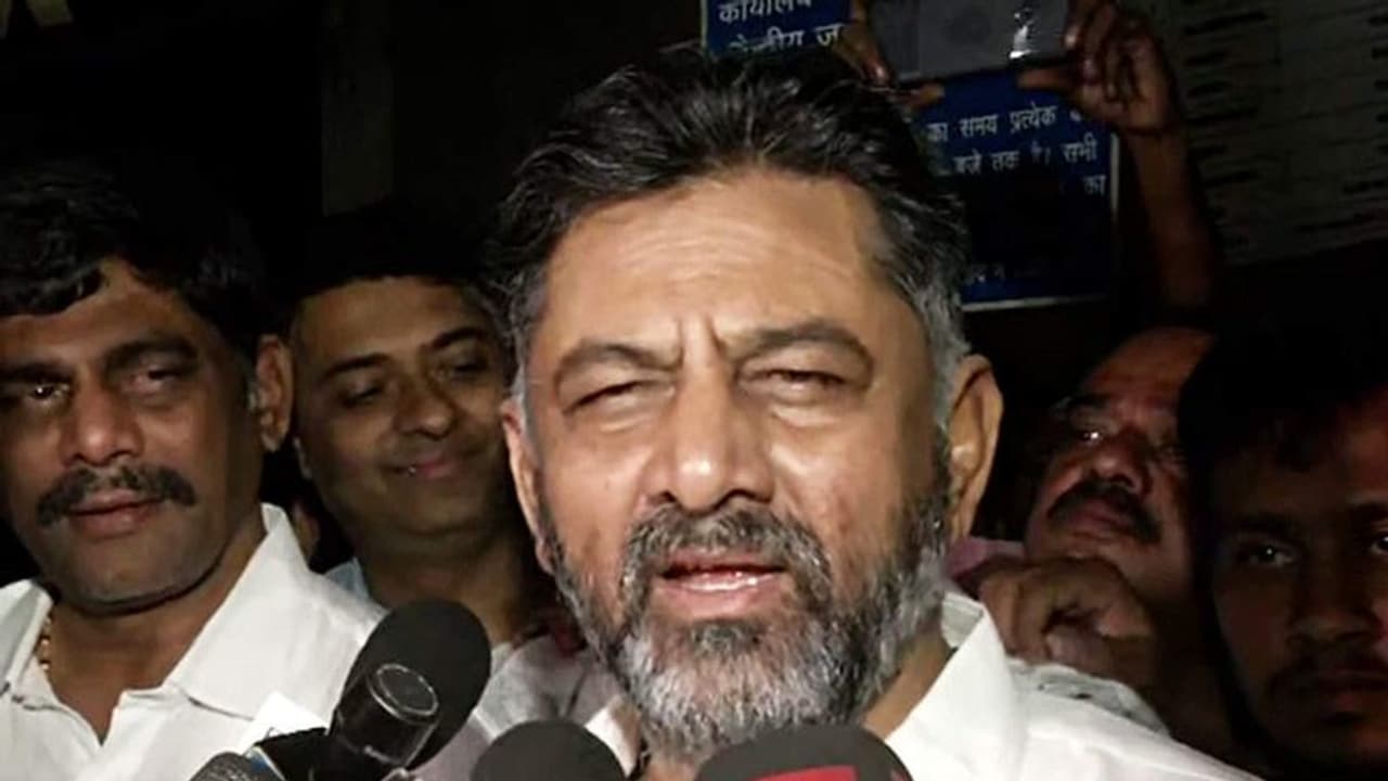 ಸಿಬಿಐ ವಿಚಾರಣೆ ಅಂತ್ಯ: ವಡೋದರಾದತ್ತ ಡಿಕೆ ಶಿವಕುಮಾರ್...!