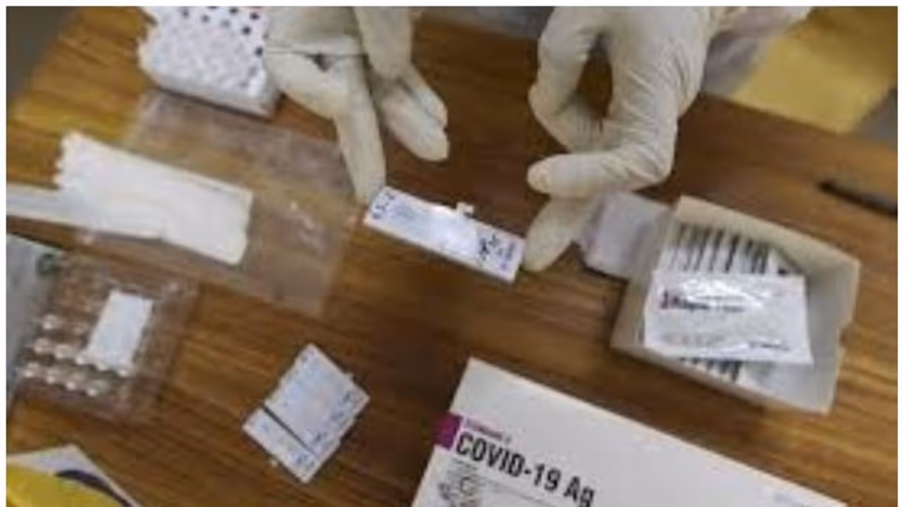 കൊവിഡ് ആന്റിജൻ പരിശോധനയ്ക്കുള്ള മാർഗനിർദേശം പുറത്തിറങ്ങി; പരിശോധന മൂന്ന് വിഭാഗങ്ങളിലായി തിരിച്ച് കൊവിഡ് ആന്റിജൻ പരിശോധനയ്ക്കുള്ള മാർഗനിർദേശം പുറത്തിറങ്ങി; പരിശോധന മൂന്ന് വിഭാഗങ്ങളിലായി തിരിച്ച്