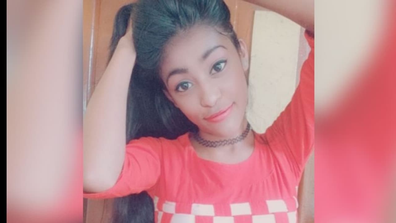 বন্ধুদের ফোনে বাড়িতে থেকে বেরিয়ে মৃত্যু, পুকুরে মিলল কিশোরীর দেহ