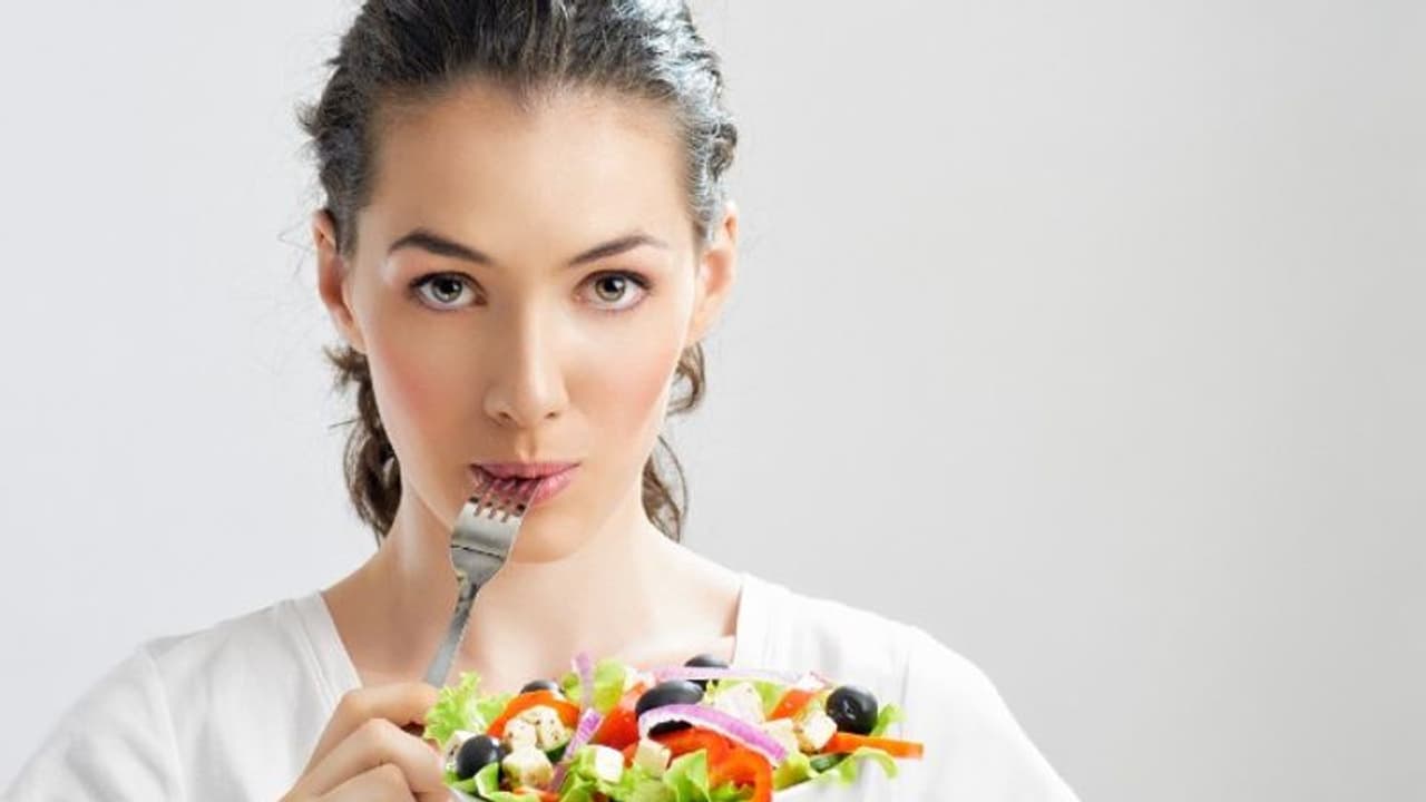 മഴക്കാലത്തെ ഭക്ഷണം; ശ്രദ്ധിക്കേണ്ട അഞ്ച് കാര്യങ്ങള്‍...