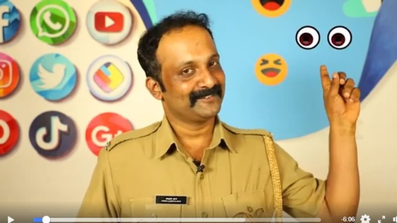 'ഓർമ്മയുണ്ടോ ഈ മുഖം...';പിസി കുട്ടൻപിള്ളയുമായി വീണ്ടും കേരള പൊലീസ് 'ഓർമ്മയുണ്ടോ ഈ മുഖം...';പിസി കുട്ടൻപിള്ളയുമായി വീണ്ടും കേരള പൊലീസ്