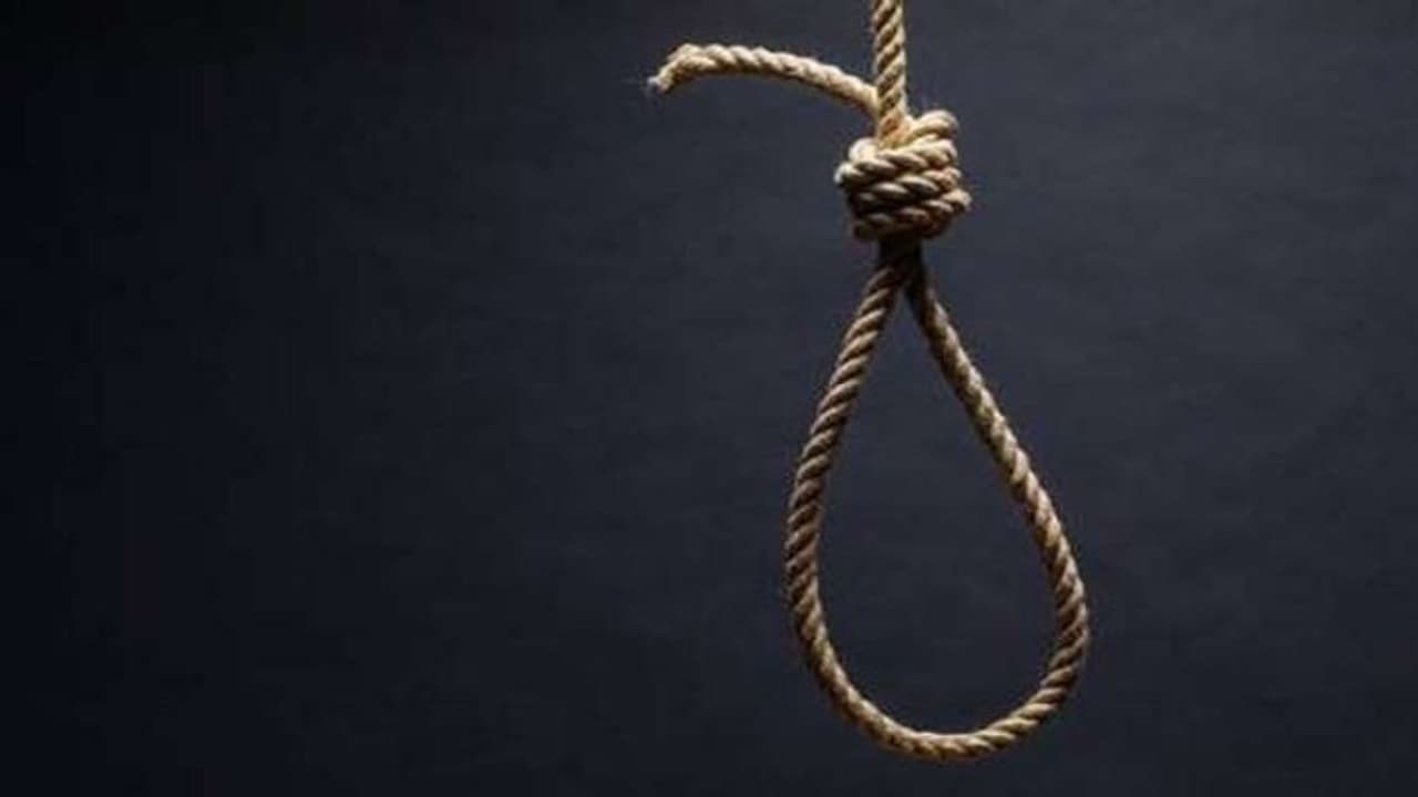 ഇടുക്കി പളിയക്കുടിയിൽ ഏഴാം ക്ലാസ് വിദ്യാർഥിയെ തൂങ്ങിമരിച്ച നിലയിൽ കണ്ടെത്തി ഇടുക്കി പളിയക്കുടിയിൽ ഏഴാം ക്ലാസ് വിദ്യാർഥിയെ തൂങ്ങിമരിച്ച നിലയിൽ കണ്ടെത്തി