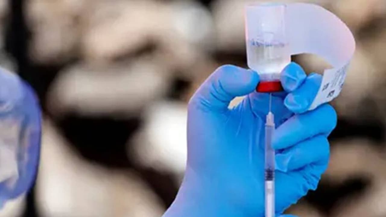 ക്ലിനിക്കല് ട്രയല് ഒഴിവാക്കി, ഒരുമാസം മുമ്പ് വാക്സിന് പരീക്ഷിച്ചെന്ന് ചൈന ക്ലിനിക്കല് ട്രയല് ഒഴിവാക്കി, ഒരുമാസം മുമ്പ് വാക്സിന് പരീക്ഷിച്ചെന്ന് ചൈന