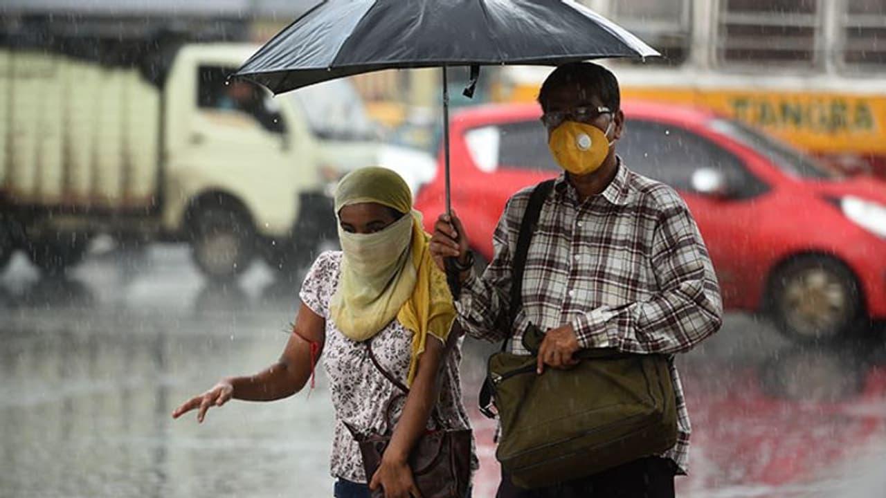 রবিবার বৃষ্টি বাড়বে পার্বত্য এলাকায়, আগামী ২৪ ঘন্টায় উত্তরবঙ্গে দুর্যোগের আশঙ্কা রবিবার বৃষ্টি বাড়বে পার্বত্য এলাকায়, আগামী ২৪ ঘন্টায় উত্তরবঙ্গে দুর্যোগের আশঙ্কা