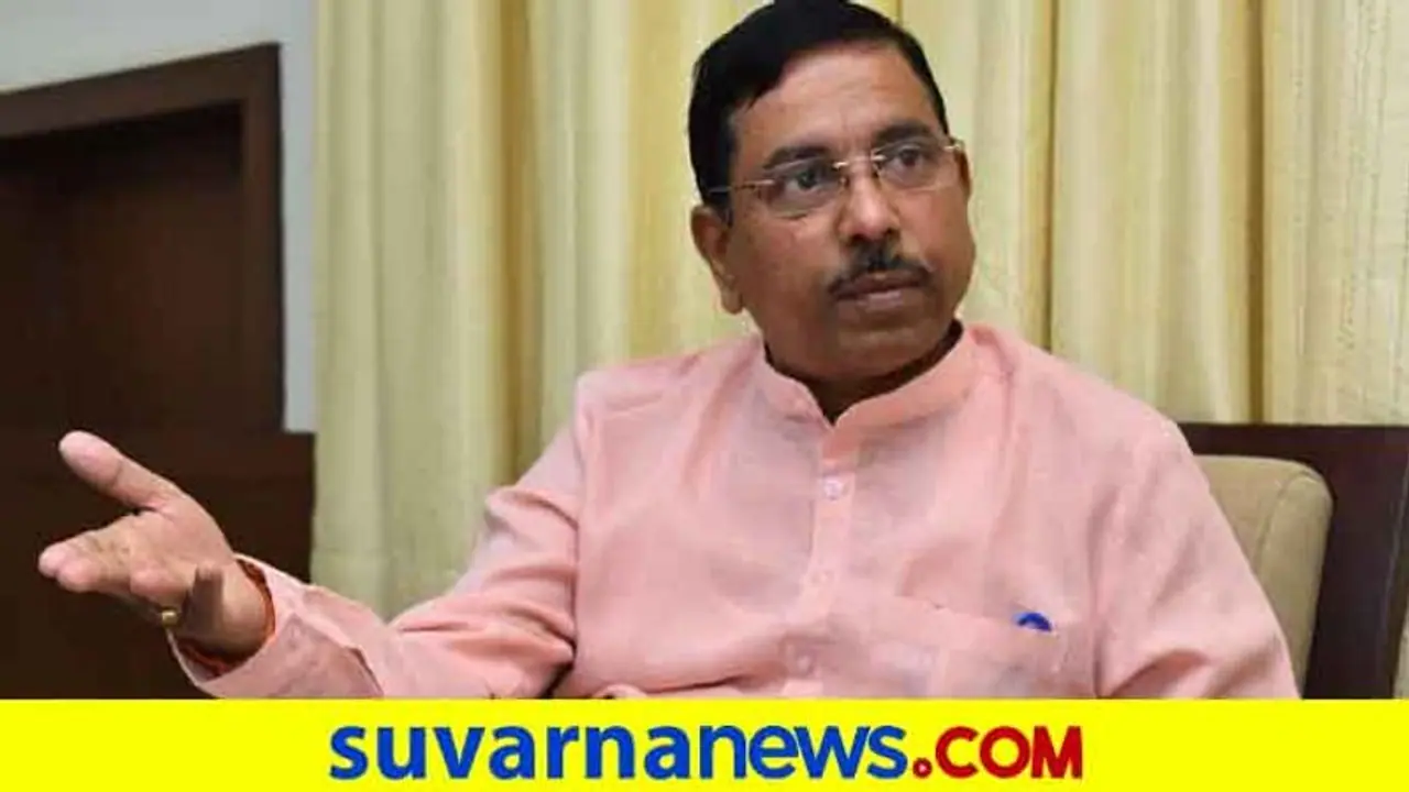 ಈಗಿನ ಕಾಂಗ್ರೆಸ್‌ ಡುಬ್ಲಿಕೇಟ್‌, ಗಾಂಧೀಜಿ ಕಾಂಗ್ರೆಸ್‌ ಒರಿಜಿನಲ್‌: ಸಚಿವ ಪ್ರಹ್ಲಾದ ಜೋಶಿ