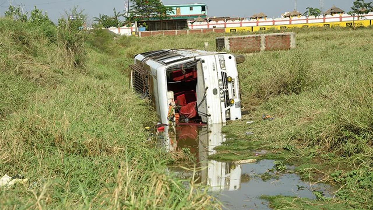 రాజస్థాన్లో రోడ్డు ప్రమాదం: ఏడుగురి మృతి రాజస్థాన్లో రోడ్డు ప్రమాదం: ఏడుగురి మృతి