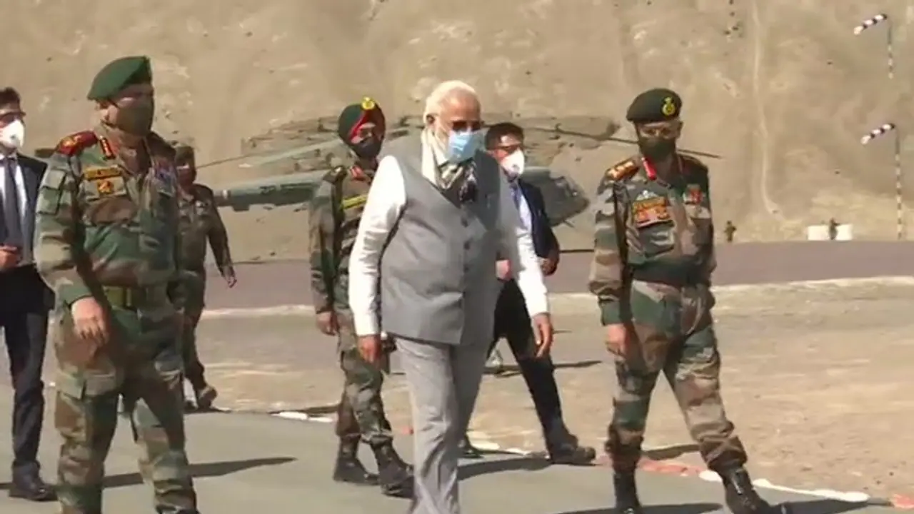 PM, NarendraModi, Ladakh, Nimu, Air Force, ITBP, Chief of Defence Staff General, Bipin Rawat, Army Chief, MM Naravane, Modi in Leh