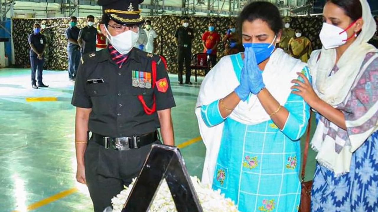 'मोदी जी, जीत कर वापस आना', शहीद कर्नल संतोष बाबू की पत्नी ने कहा, जवानों का हौसला बढ़ेगा 'मोदी जी, जीत कर वापस आना', शहीद कर्नल संतोष बाबू की पत्नी ने कहा, जवानों का हौसला बढ़ेगा