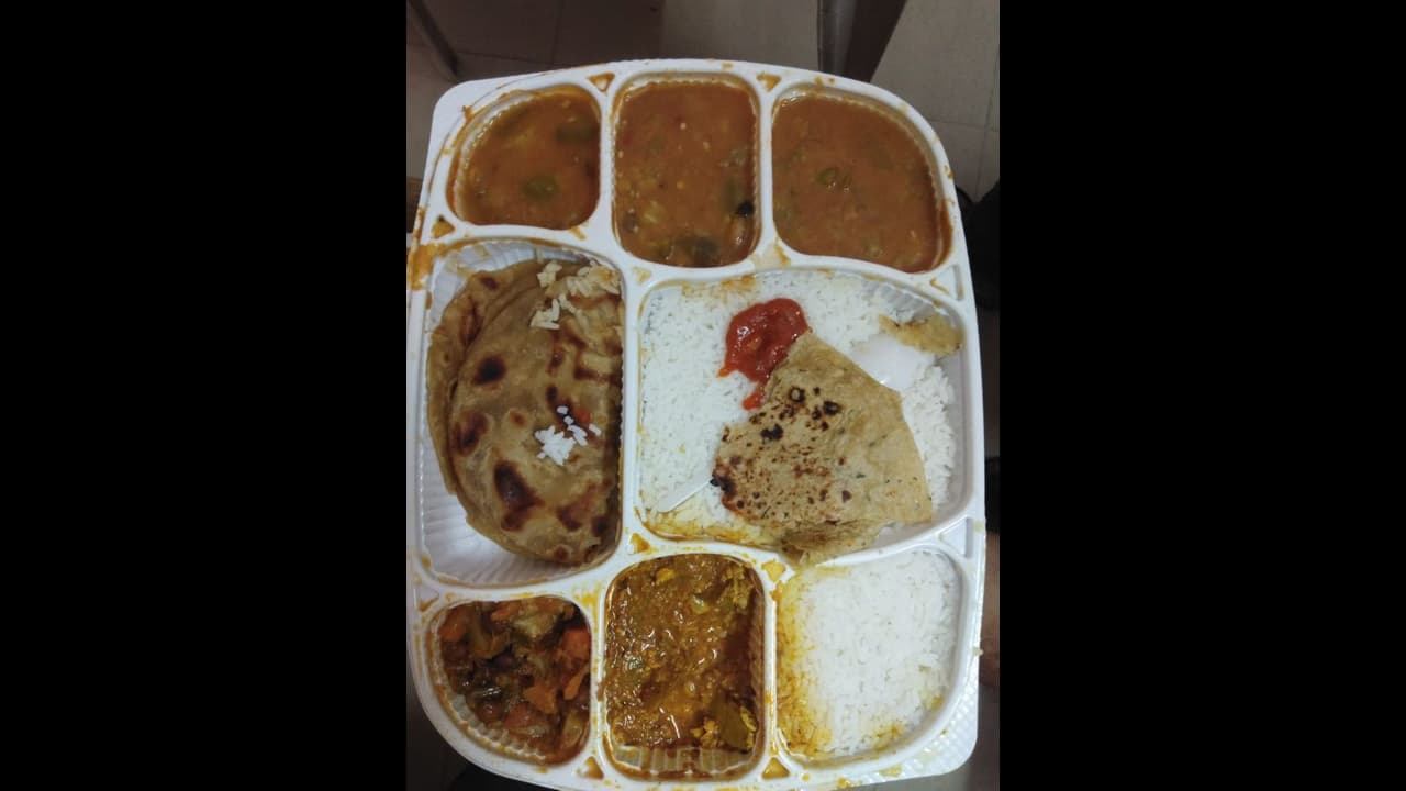 ಬಾಗಲಕೋಟೆ: ಕೊರೋನಾ ರೋಗಿಗಳಿಗೆ ಹಳಸಿದ ಆಹಾರ ನೀಡಿದ್ರಾ..? ಬಾಗಲಕೋಟೆ: ಕೊರೋನಾ ರೋಗಿಗಳಿಗೆ ಹಳಸಿದ ಆಹಾರ ನೀಡಿದ್ರಾ..?