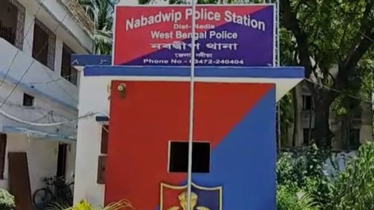 স্বামী সন্তান উধাও, নবদ্বীপে ভাড়াবাড়িতে গৃহবধূর মৃত্যুতে ঘনাচ্ছে রহস্য স্বামী সন্তান উধাও, নবদ্বীপে ভাড়াবাড়িতে গৃহবধূর মৃত্যুতে ঘনাচ্ছে রহস্য