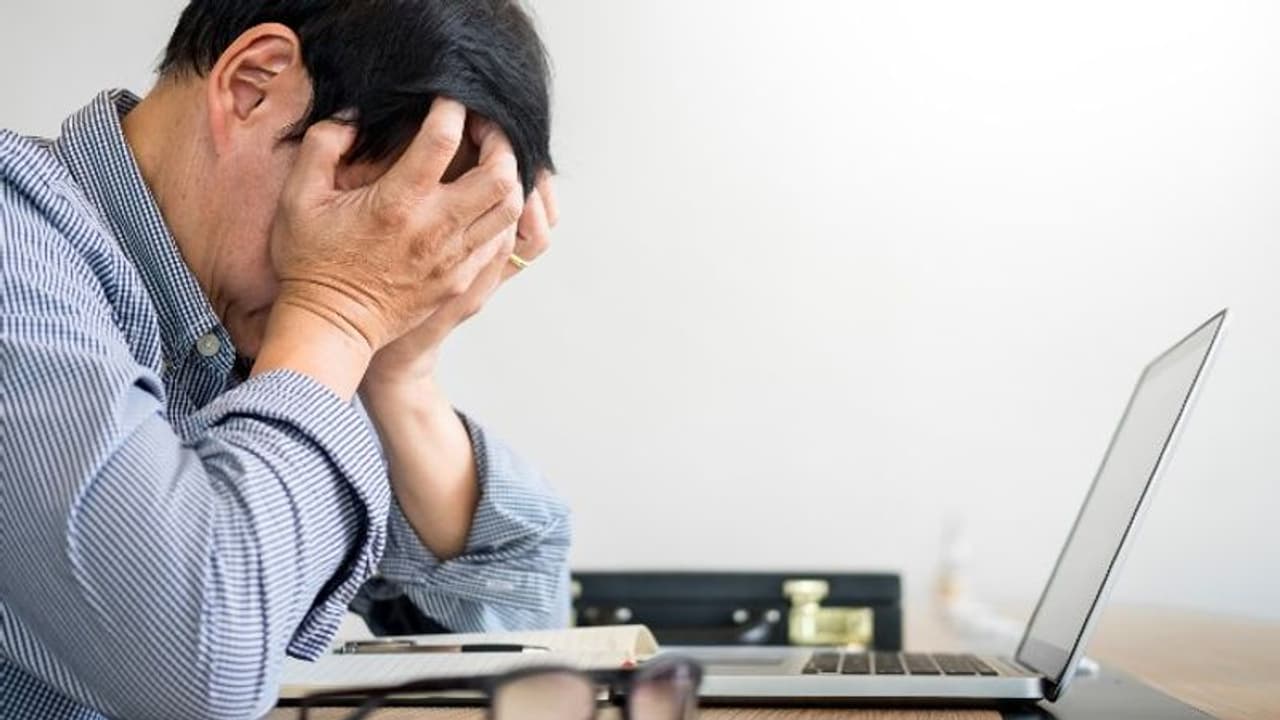 ഏറെ നേരം ഇരുന്ന് ജോലി ചെയ്യുന്നത് കാലുകളെ ബാധിക്കുമോ? നിങ്ങളറിയേണ്ട അഞ്ച് കാര്യങ്ങള്‍...