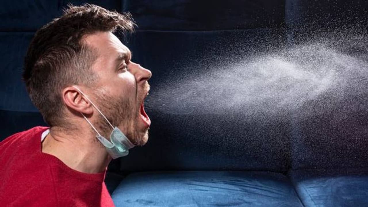 കൊവിഡ് 19: ഉമിനീര് കണങ്ങള് 13 അടി വരെ സഞ്ചരിക്കും; പുതിയ പഠനം കൊവിഡ് 19: ഉമിനീര് കണങ്ങള് 13 അടി വരെ സഞ്ചരിക്കും; പുതിയ പഠനം