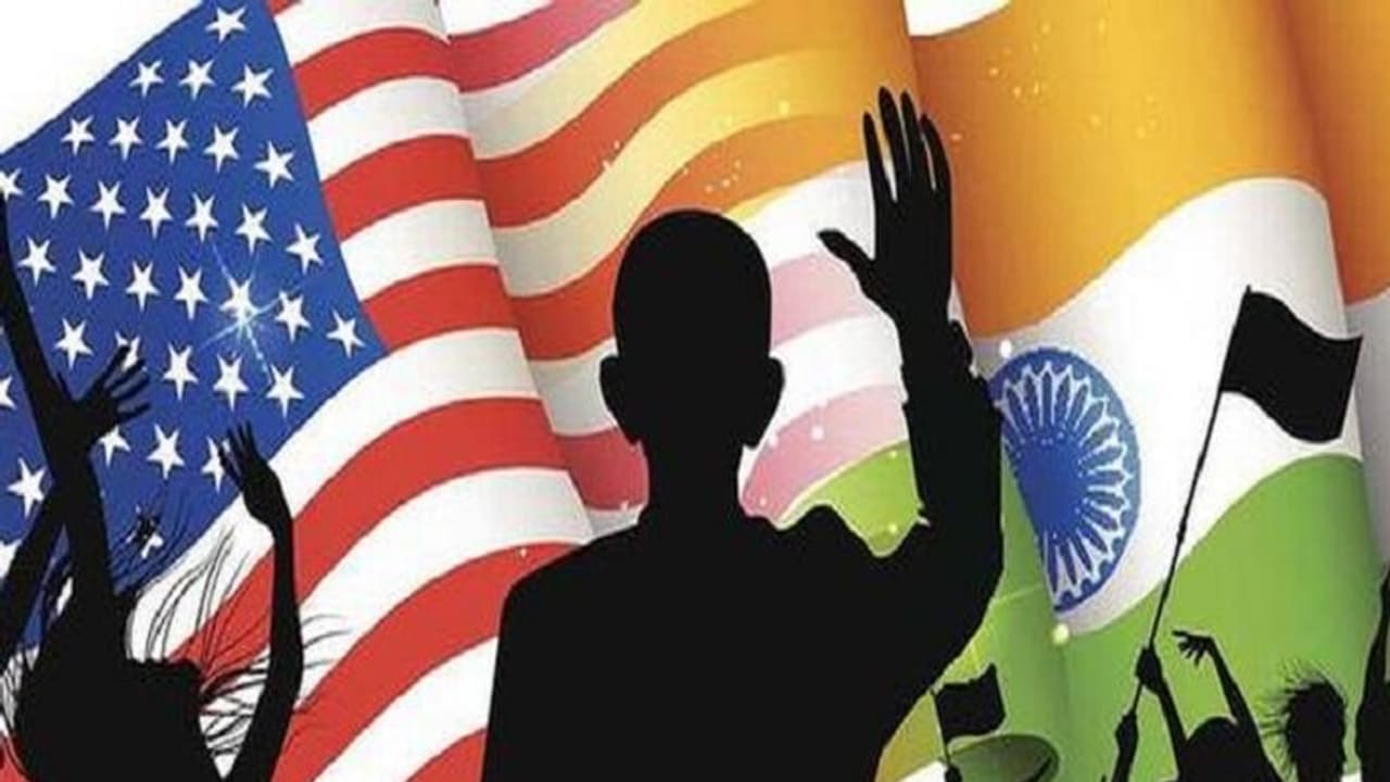 ఇలా కూడా అమెరికా కలలు నెరవేర్చుకోవచ్చు.. ఈబీ5 వీసాలపై ఇండియన్ల మొగ్గు ఇలా కూడా అమెరికా కలలు నెరవేర్చుకోవచ్చు.. ఈబీ5 వీసాలపై ఇండియన్ల మొగ్గు