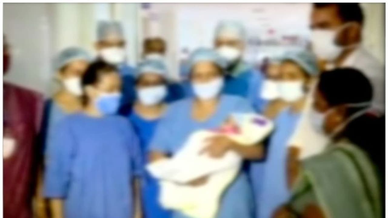 അങ്കമാലിയില് അച്ഛന്റെ ക്രൂരതയ്ക്ക് ഇരയായ കുഞ്ഞ് മിടുക്കിയായി ആശുപത്രി വിട്ടു അങ്കമാലിയില് അച്ഛന്റെ ക്രൂരതയ്ക്ക് ഇരയായ കുഞ്ഞ് മിടുക്കിയായി ആശുപത്രി വിട്ടു