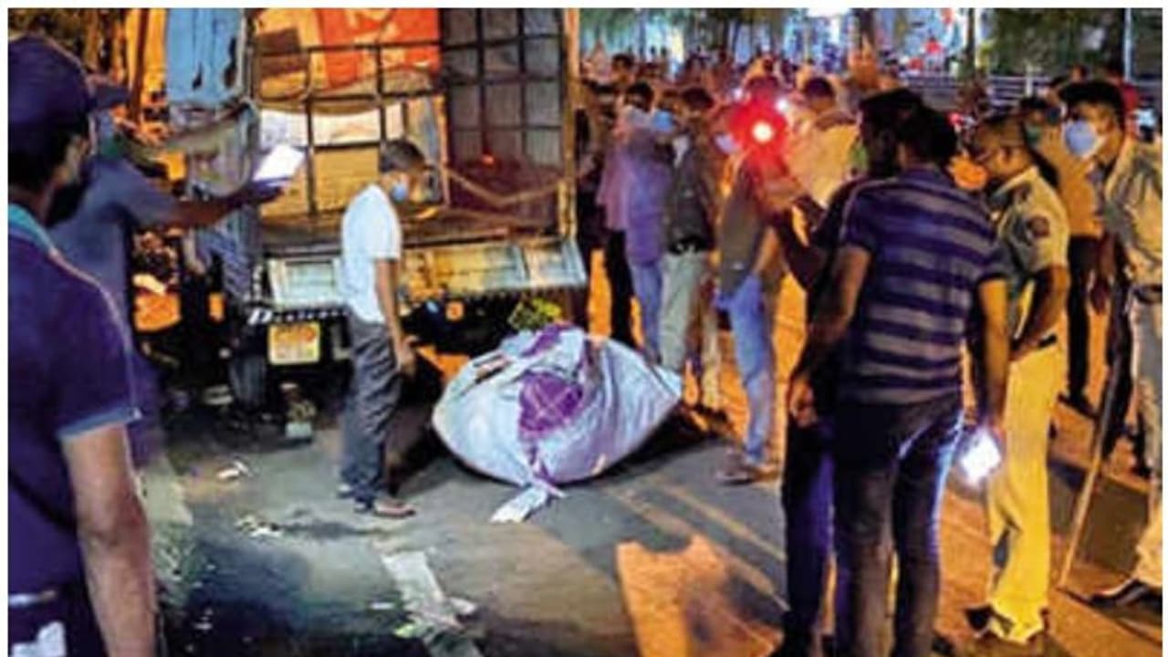 കുഞ്ഞിന്റെ കളിപ്പാട്ടത്തിന് വിലപേശിയ വീട്ടമ്മയെ കഴുത്തറുത്തുകൊന്ന്, ബലാത്സംഗം ചെയ്തശേഷം തെരുവിൽ തള്ളി കടയുടമ കുഞ്ഞിന്റെ കളിപ്പാട്ടത്തിന് വിലപേശിയ വീട്ടമ്മയെ കഴുത്തറുത്തുകൊന്ന്, ബലാത്സംഗം ചെയ്തശേഷം തെരുവിൽ തള്ളി കടയുടമ