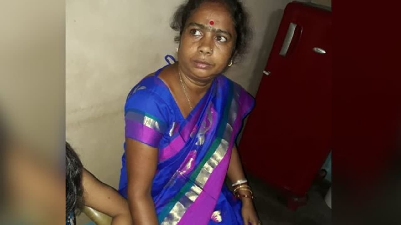 টালিগঞ্জে ধারের টাকা ফেরত চাইতেই খুন এক মহিলা, গ্রেফতার অনলাইন ক্যাব মালিক টালিগঞ্জে ধারের টাকা ফেরত চাইতেই খুন এক মহিলা, গ্রেফতার অনলাইন ক্যাব মালিক