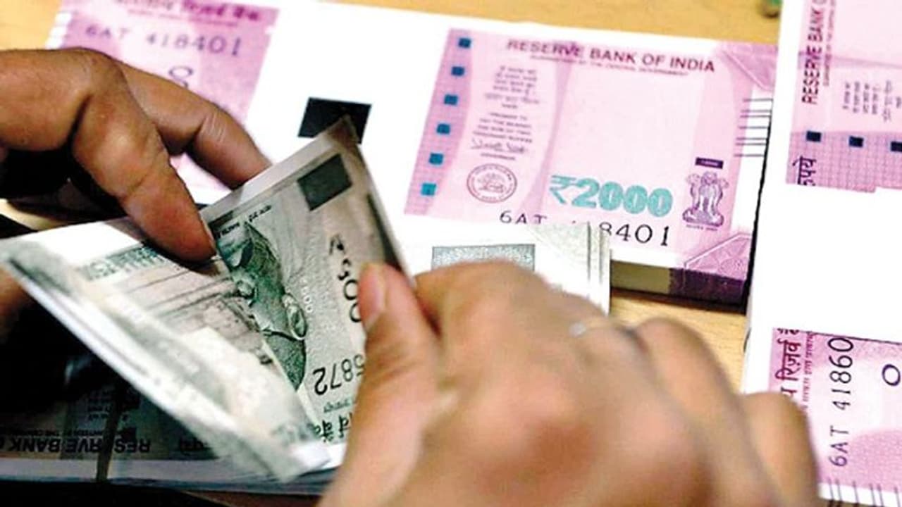 ರೈತರ ಖಾತೆಗಳಿಗೆ ಹಣ ವರ್ಗಾವಣೆ ರೈತರ ಖಾತೆಗಳಿಗೆ ಹಣ ವರ್ಗಾವಣೆ