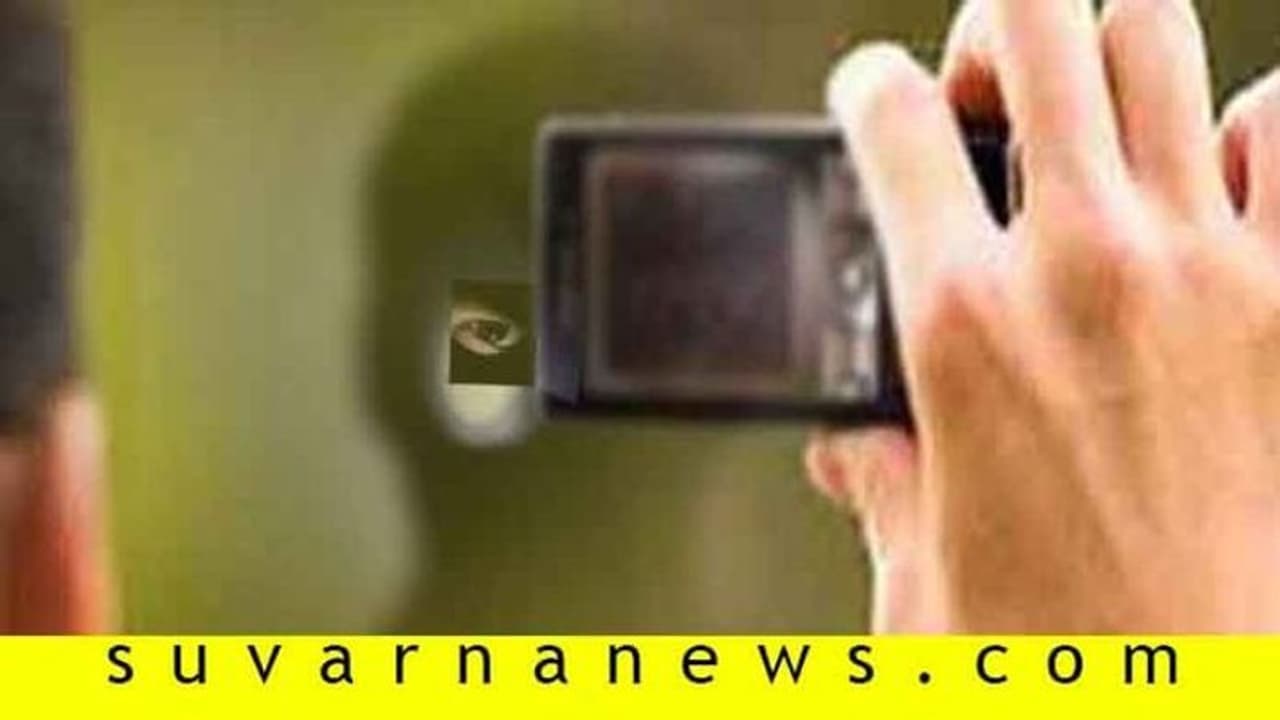 ತನ್ನದೇ ಸೆಕ್ಸ್ ವಿಡಿಯೋವನ್ನು ವೆಬ್ಸೈಟ್ಗೆ ಅಪ್ಲೋಡ್ ಮಾಡಿ ಸಿಕ್ಕಿಬಿದ್ದ ಪ್ರೊಫೆಸರ್ ತನ್ನದೇ ಸೆಕ್ಸ್ ವಿಡಿಯೋವನ್ನು ವೆಬ್ಸೈಟ್ಗೆ ಅಪ್ಲೋಡ್ ಮಾಡಿ ಸಿಕ್ಕಿಬಿದ್ದ ಪ್ರೊಫೆಸರ್