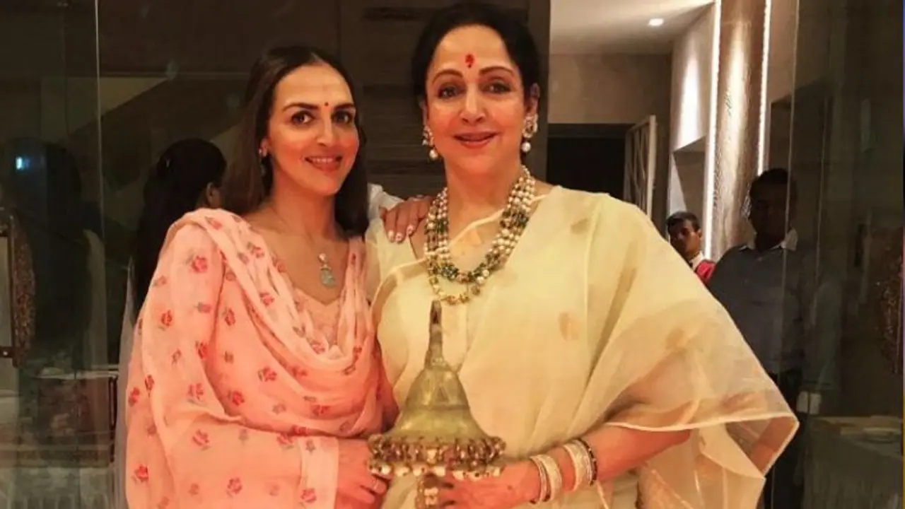 अब ये काम करने के लिए हेमा मालिनी की बेटी कर रही है जमकर तैयारी, इस लुक में दिखेगी ईशा देओल अब ये काम करने के लिए हेमा मालिनी की बेटी कर रही है जमकर तैयारी, इस लुक में दिखेगी ईशा देओल