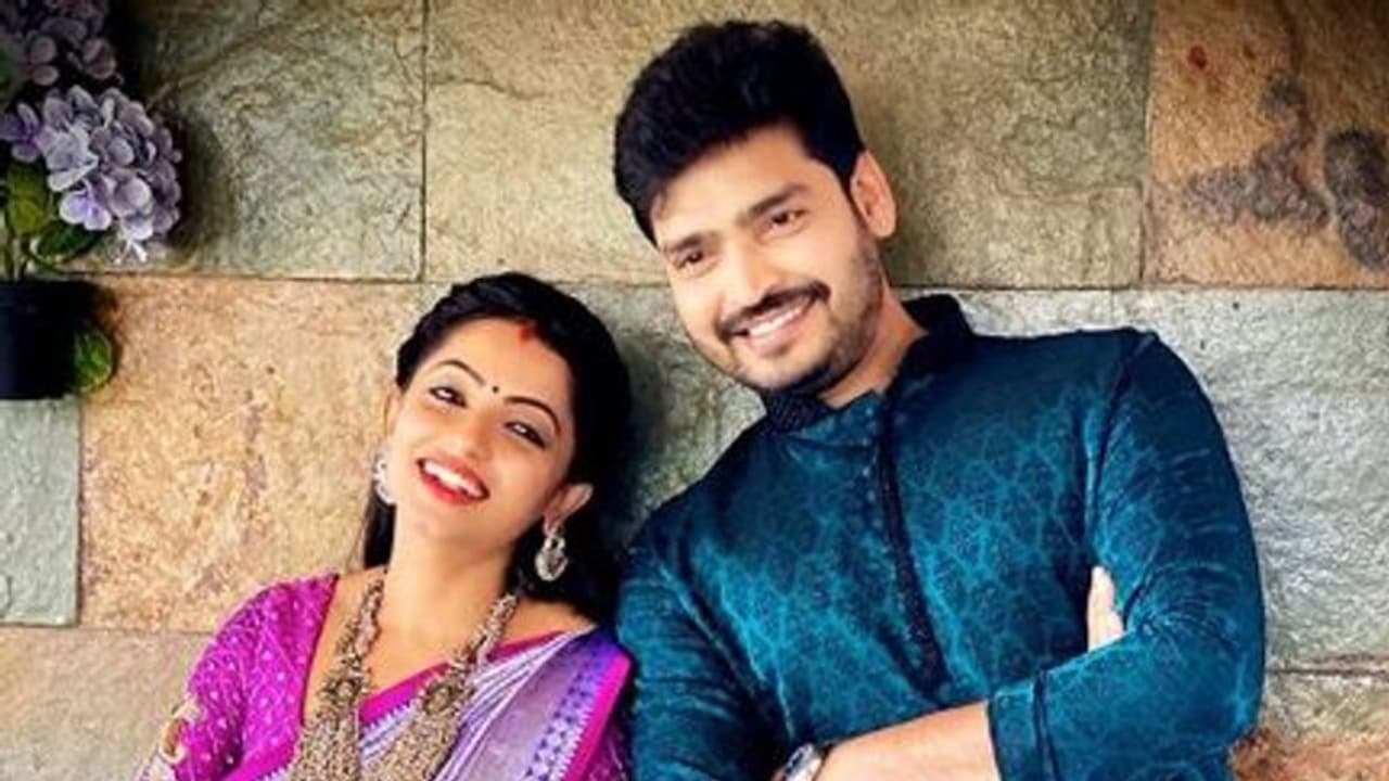 சீரியல் நடிகை நவ்யாவை தொடர்ந்து, அவருடன் நடித்த நடிகருக்கும் கொரோனா..! அச்சத்தில் சின்னத்திரை..! சீரியல் நடிகை நவ்யாவை தொடர்ந்து, அவருடன் நடித்த நடிகருக்கும் கொரோனா..! அச்சத்தில் சின்னத்திரை..!