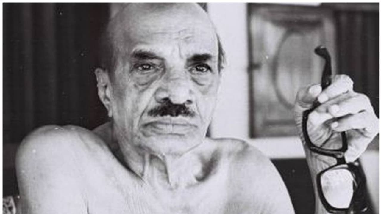 എഴുത്തിന്റെ സുൽത്താന് ഓര്മ്മയായിട്ട് 26 വര്ഷം; ബഷീർ സ്മരണ മനസ്സിൽ മതിയെന്ന് മക്കൾ എഴുത്തിന്റെ സുൽത്താന് ഓര്മ്മയായിട്ട് 26 വര്ഷം; ബഷീർ സ്മരണ മനസ്സിൽ മതിയെന്ന് മക്കൾ