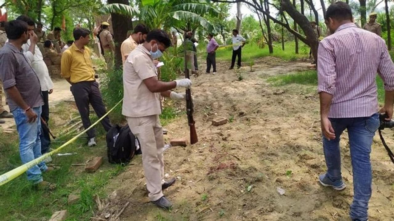 পুলিশ হত্যা ছিল বিকাশ দুবের পূর্বপরিকল্পিত, খোঁজ চলছে সর্ষের মধ্যের ভূতটা কে