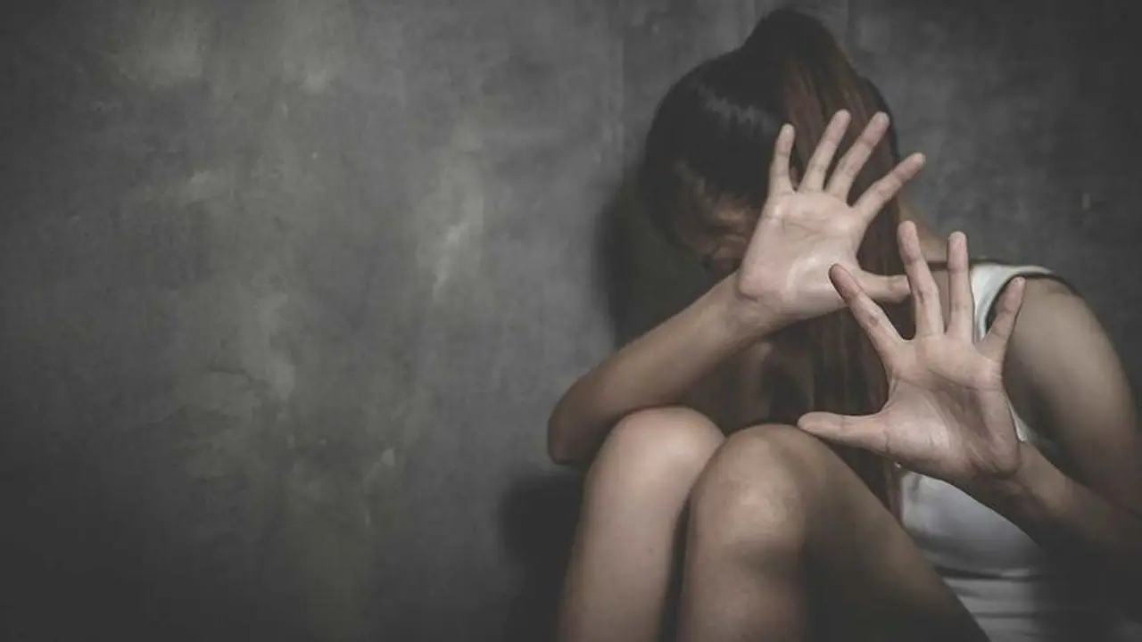 Caught for molesting 13 year old girl, man tonsured and garlanded with shoes, paraded on streets Caught for molesting 13 year old girl, man tonsured and garlanded with shoes, paraded on streets