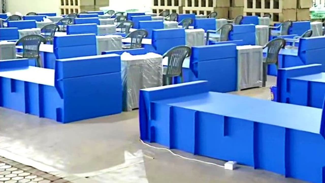 ಕೊರೋನಾ ಹೆಚ್ಚಳ: ಹೊಟೆಲ್ಗಳನ್ನು ಆಸ್ಪತ್ರೆಗಳಾಗಿ ಪರಿವರ್ತಿಸಲು ಆದೇಶ! ಕೊರೋನಾ ಹೆಚ್ಚಳ: ಹೊಟೆಲ್ಗಳನ್ನು ಆಸ್ಪತ್ರೆಗಳಾಗಿ ಪರಿವರ್ತಿಸಲು ಆದೇಶ!