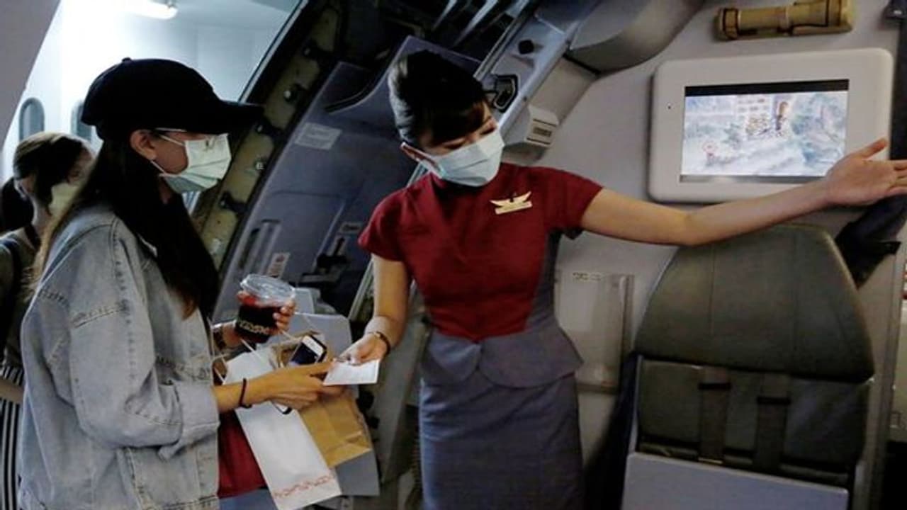 మాస్కు ధరించకుంటే ఫ్లైట్ నుంచి దింపేయడమే.. ఎయిర్‌పోర్టులోనూ పటిష్ట నిఘా