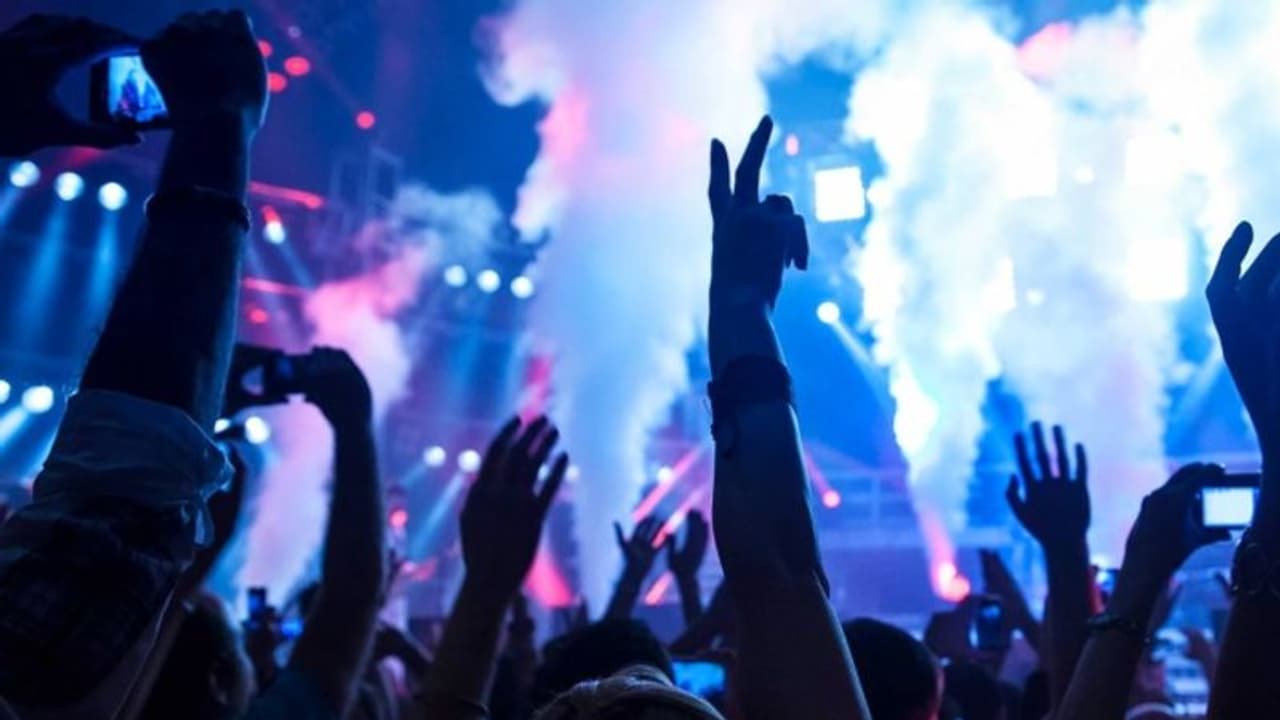 ഇടുക്കിയിൽ കൊവിഡ് നിയന്ത്രണം ലംഘിച്ച് നിശാപാർട്ടിയും ബെല്ലീ ഡാൻസും: പൊലീസ് അന്വേഷണം തുടങ്ങി ഇടുക്കിയിൽ കൊവിഡ് നിയന്ത്രണം ലംഘിച്ച് നിശാപാർട്ടിയും ബെല്ലീ ഡാൻസും: പൊലീസ് അന്വേഷണം തുടങ്ങി